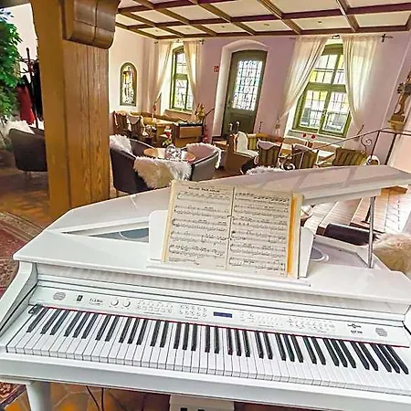 Zum Goldenen Loewen - Restaurant - Panoramabar - Terrassen - Events - Rheinblick - Geschichte Seit 1728 Otel