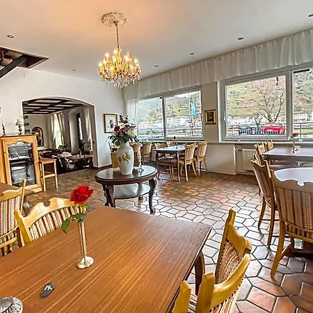 Zum Goldenen Loewen - Restaurant - Panoramabar - Terrassen - Events - Rheinblick - Geschichte Seit 1728 Oberwesel