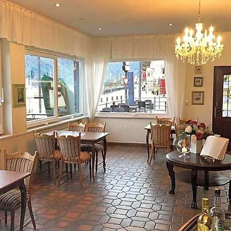 Zum Goldenen Loewen - Restaurant - Panoramabar - Terrassen - Events - Rheinblick - Geschichte Seit 1728 Otel 3*